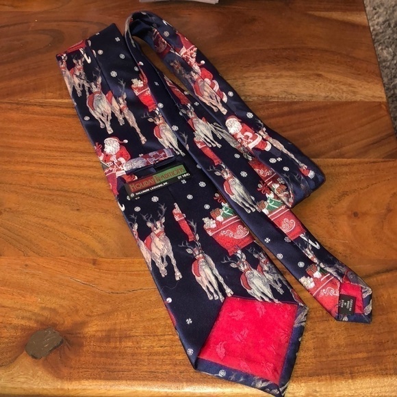 VINTAGE HOLIDAY TRADITIONS HALLMARK CHRISTMAS HOLIDAY TIE ALL SILK - Picture 1 of 4